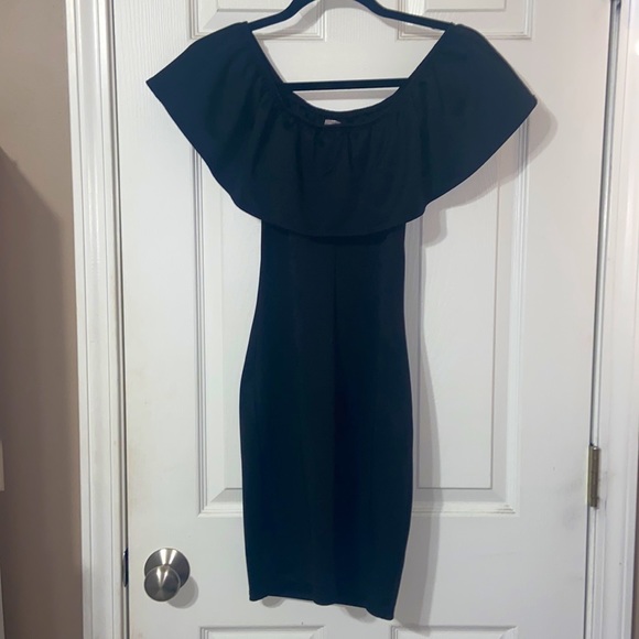 Rose embroidered black off shoulder dress | small - Picture 6 of 7